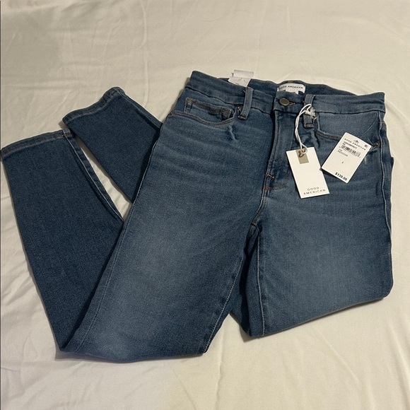 Good American High-Rise Skinny Jeans in Medium Blue Wash - Picture 11 of 11